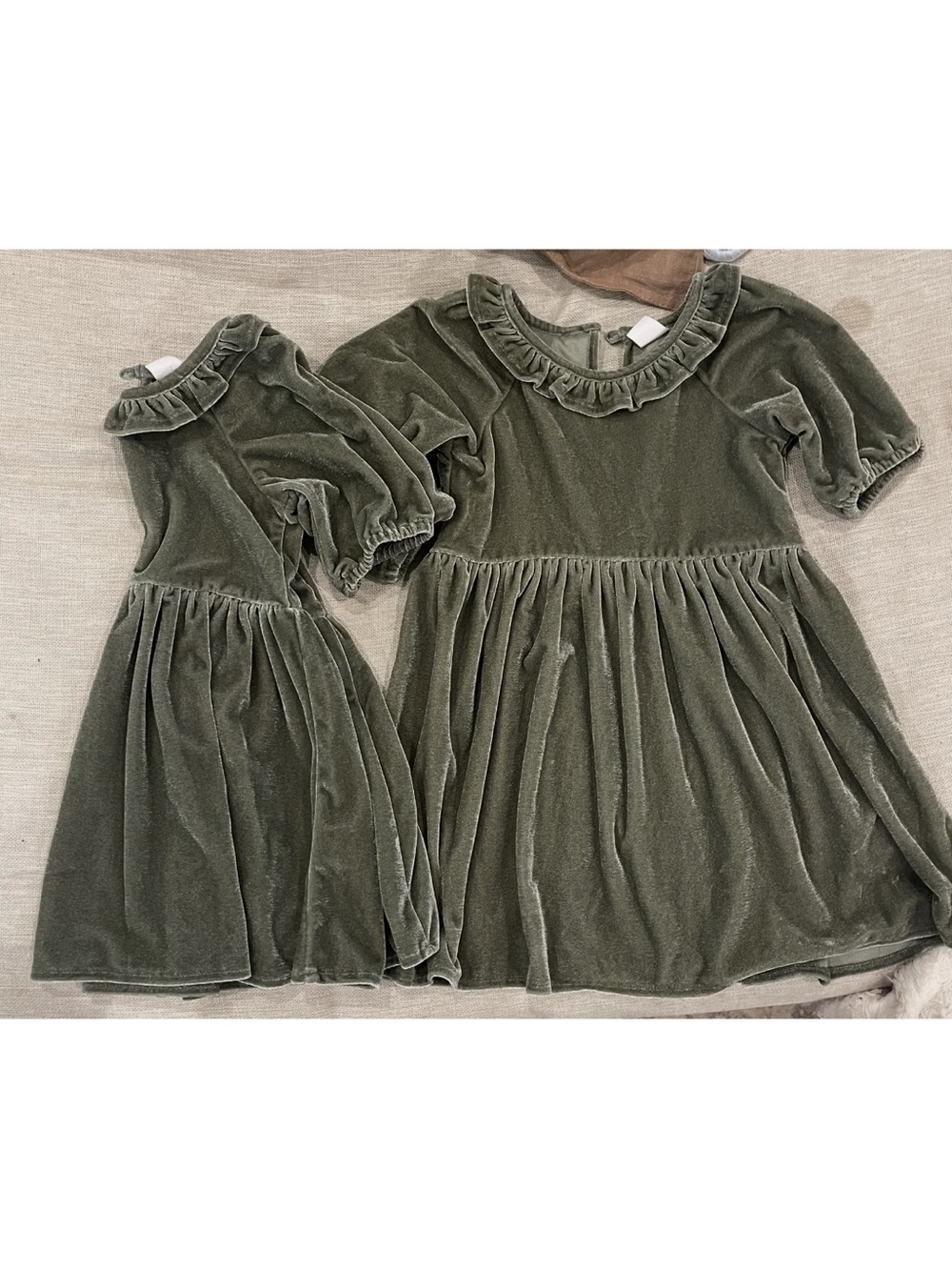 Like new Twin baby gap 2T Girls Olive Green Velvet Ruffle Dress